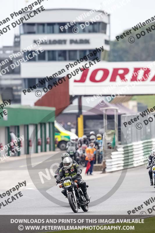 Vintage motorcycle club;eventdigitalimages;mallory park;mallory park trackday photographs;no limits trackdays;peter wileman photography;trackday digital images;trackday photos;vmcc festival 1000 bikes photographs